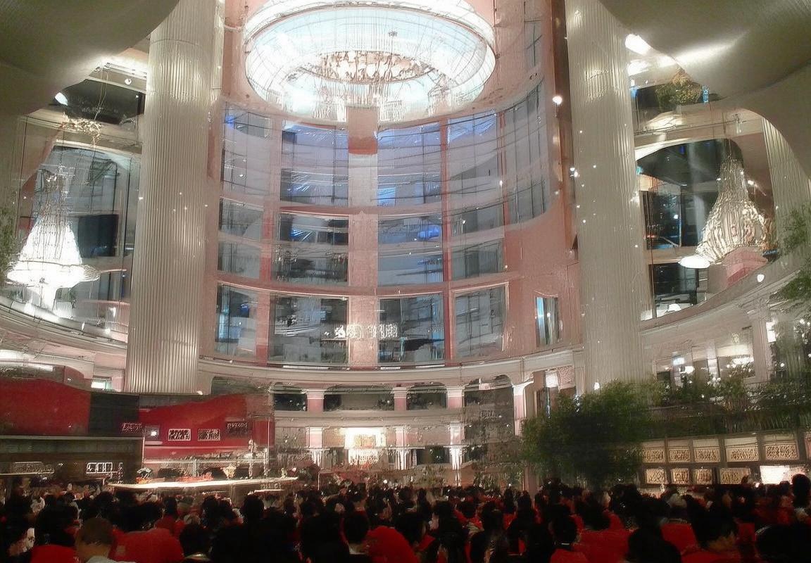 厄德高：足球战术革新者与中场革新之路(图2)