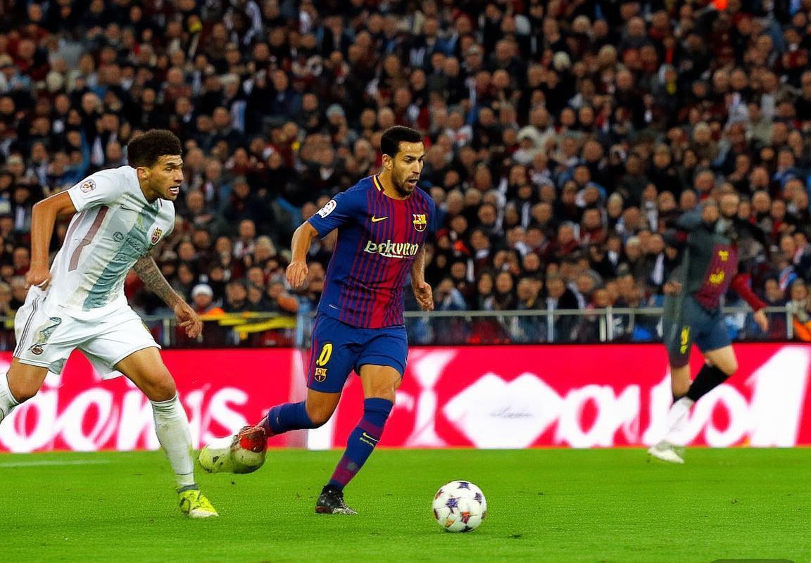 巴萨VS巴黎：经典对决回顾与球星高光时刻解析(图2)